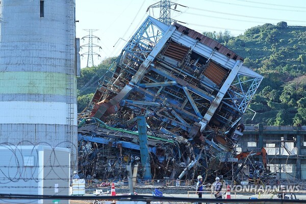 추가붕괴 우려로 수색 중단된 울산 화력 사고 현장