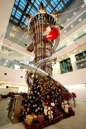 크리스마스트리로 변신한 '동작스타'/동작구 제공